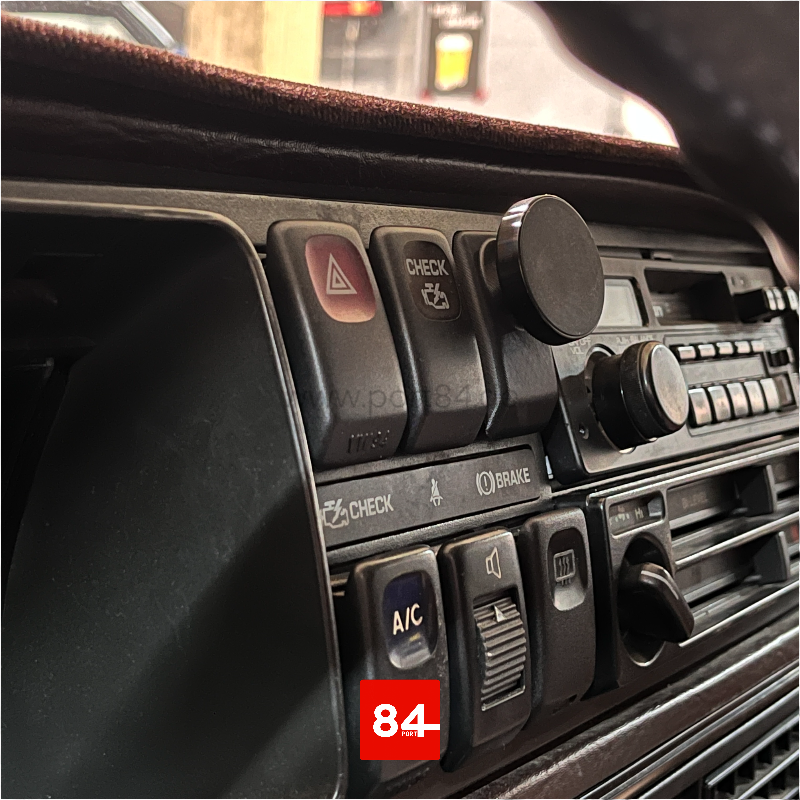 VW Golf / Jetta II magnetische Handyhalterung Armaturenbrett
PORT84